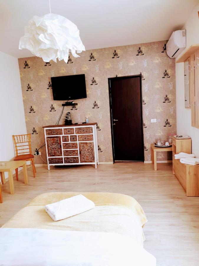 Hotel Queen Bucharest Exterior photo